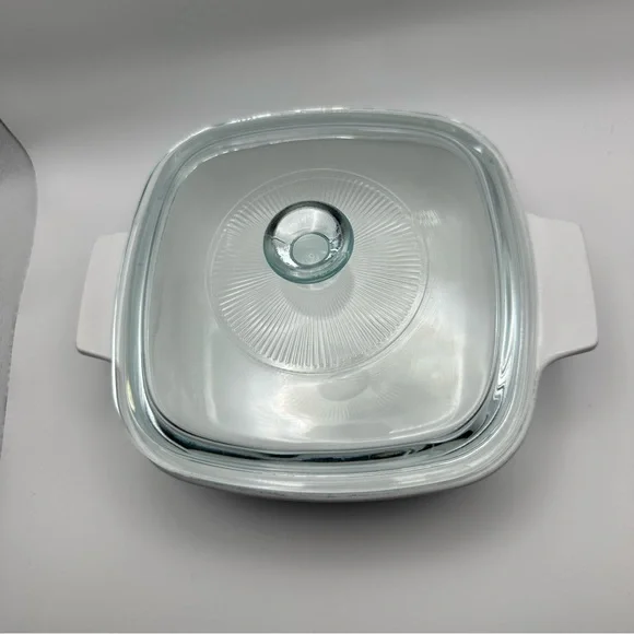 Vintage 1975 Corningware Baking Dish with Lid - Picture 8 of 12